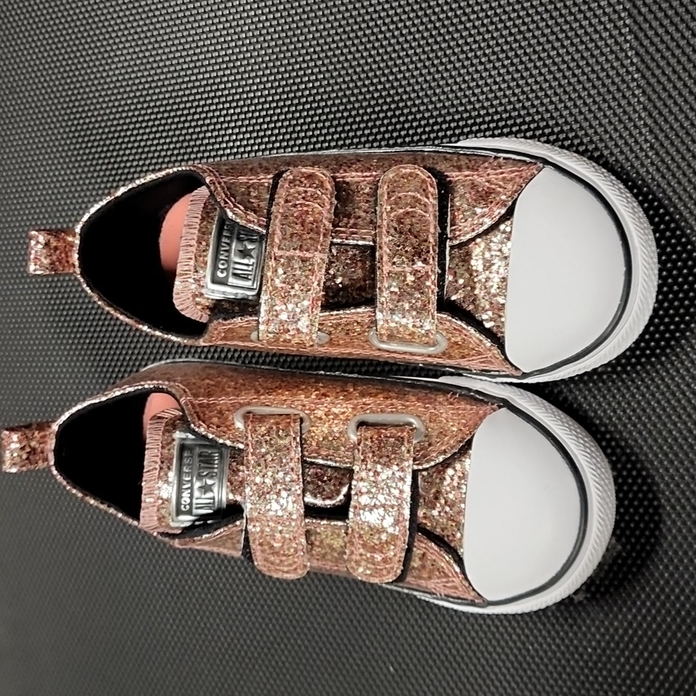 Converse girls size 10
